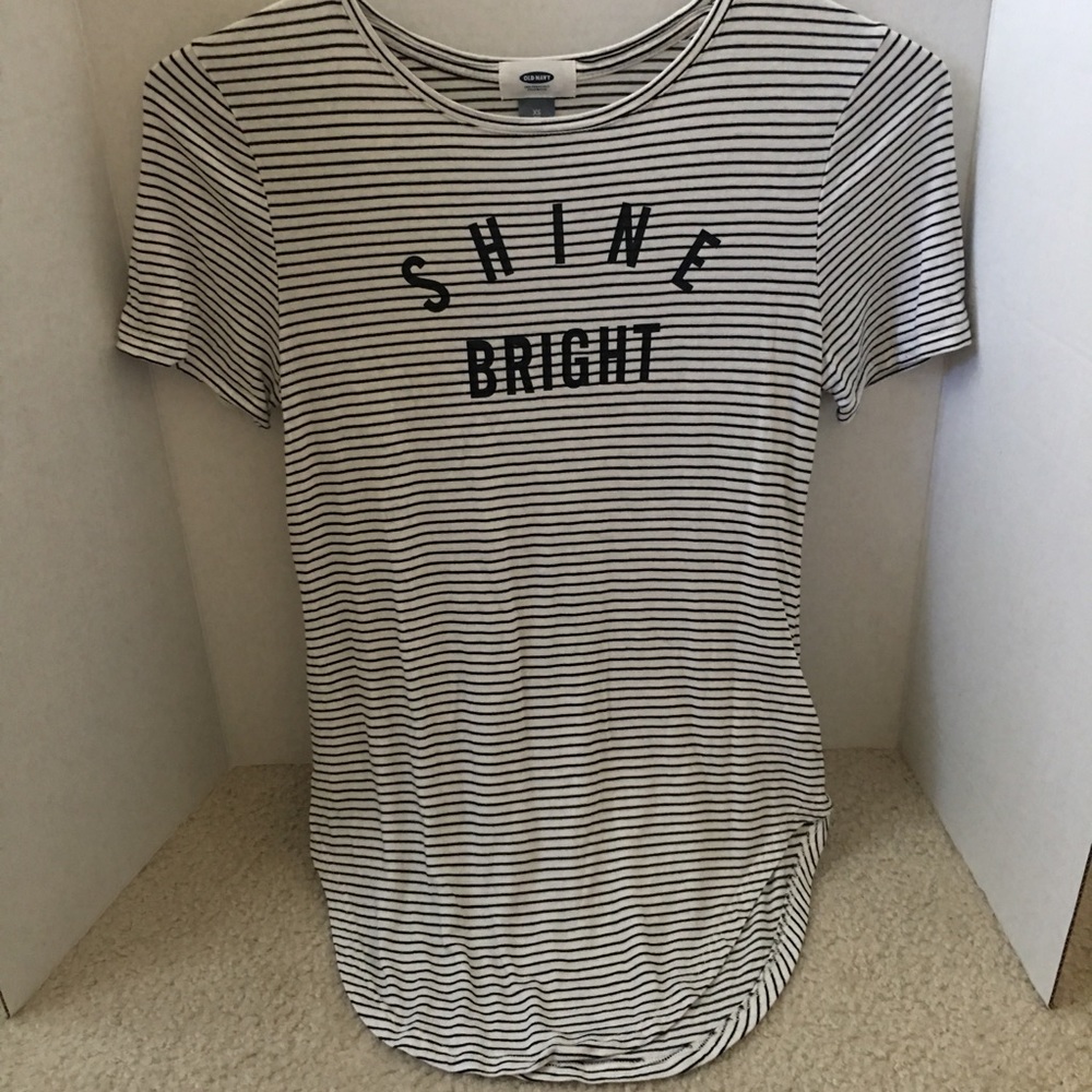 Old navy black and white top